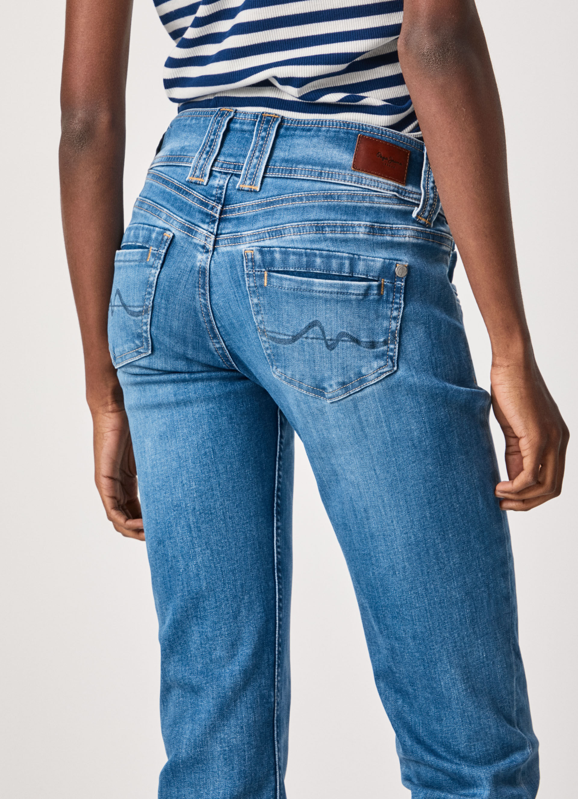 GEN STRAIGHT FIT MID WAIST JEANS 