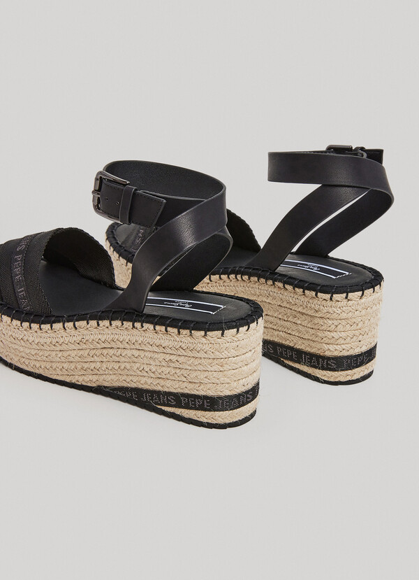WEDGE SANDALS WITH CROSSED STRAPS