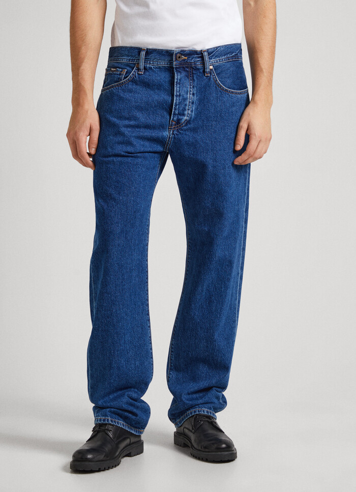 MID-RISE RELAXED FIT JEANS