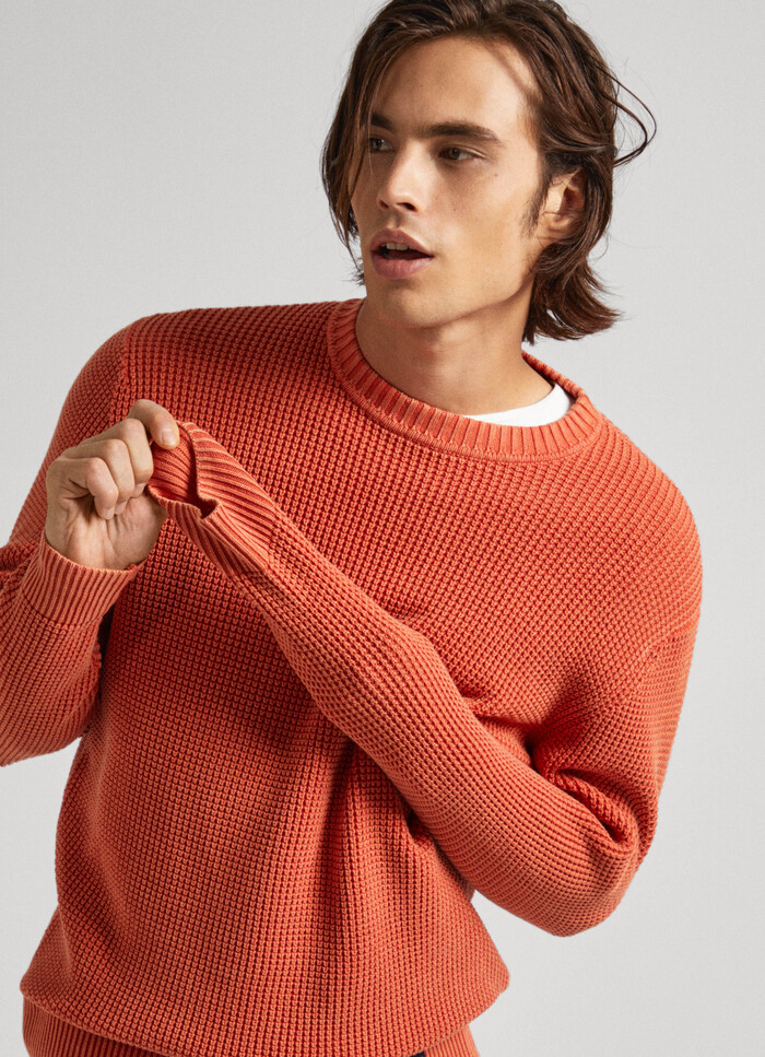 CREW NECK KNIT JUMPER WITH MOSS STITCHING