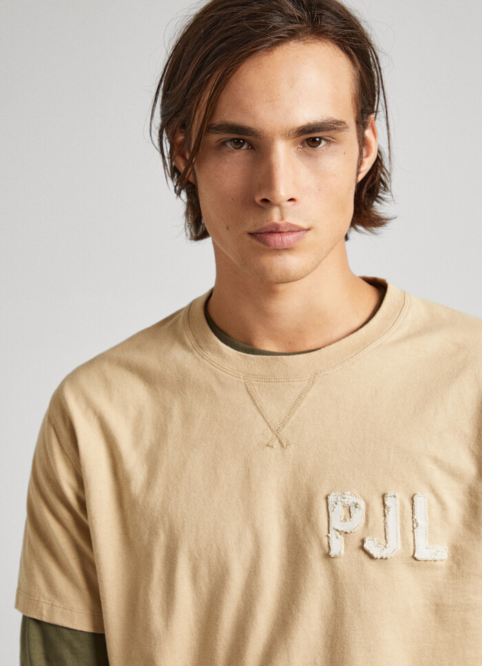 RELAXED FIT T-SHIRT WITH PATCH LOGO