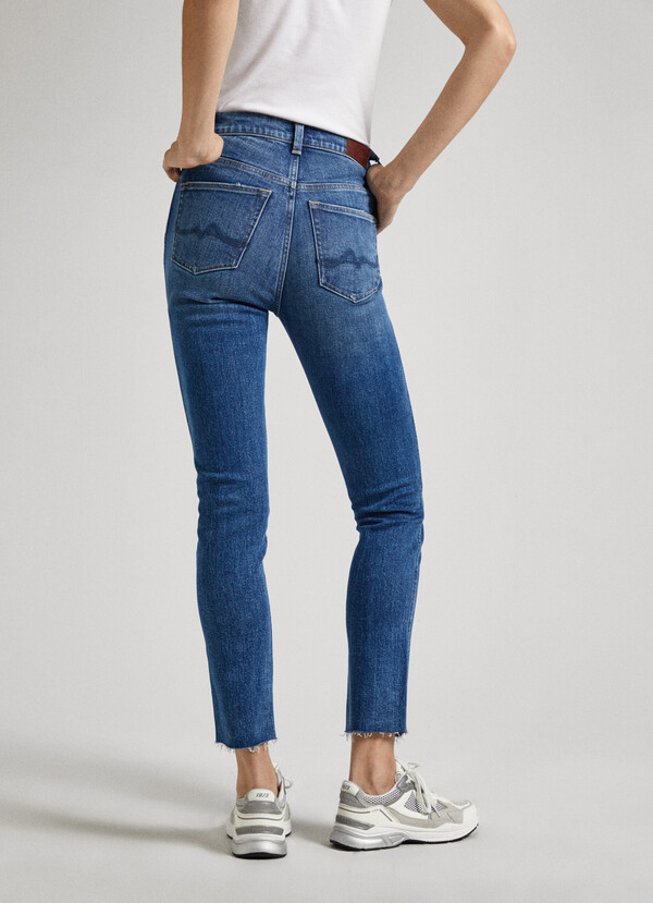 HIGH-RISE SLIM FIT JEANS - BETTY