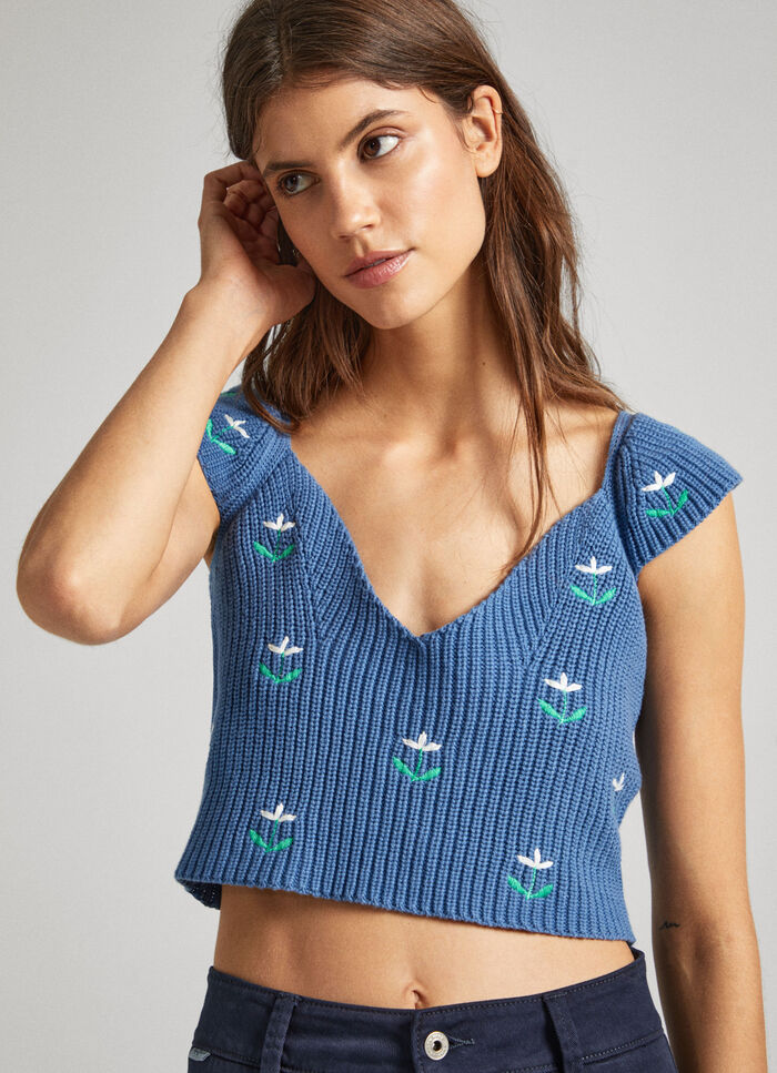 KNIT TOP WITH FLORAL EMBROIDERY