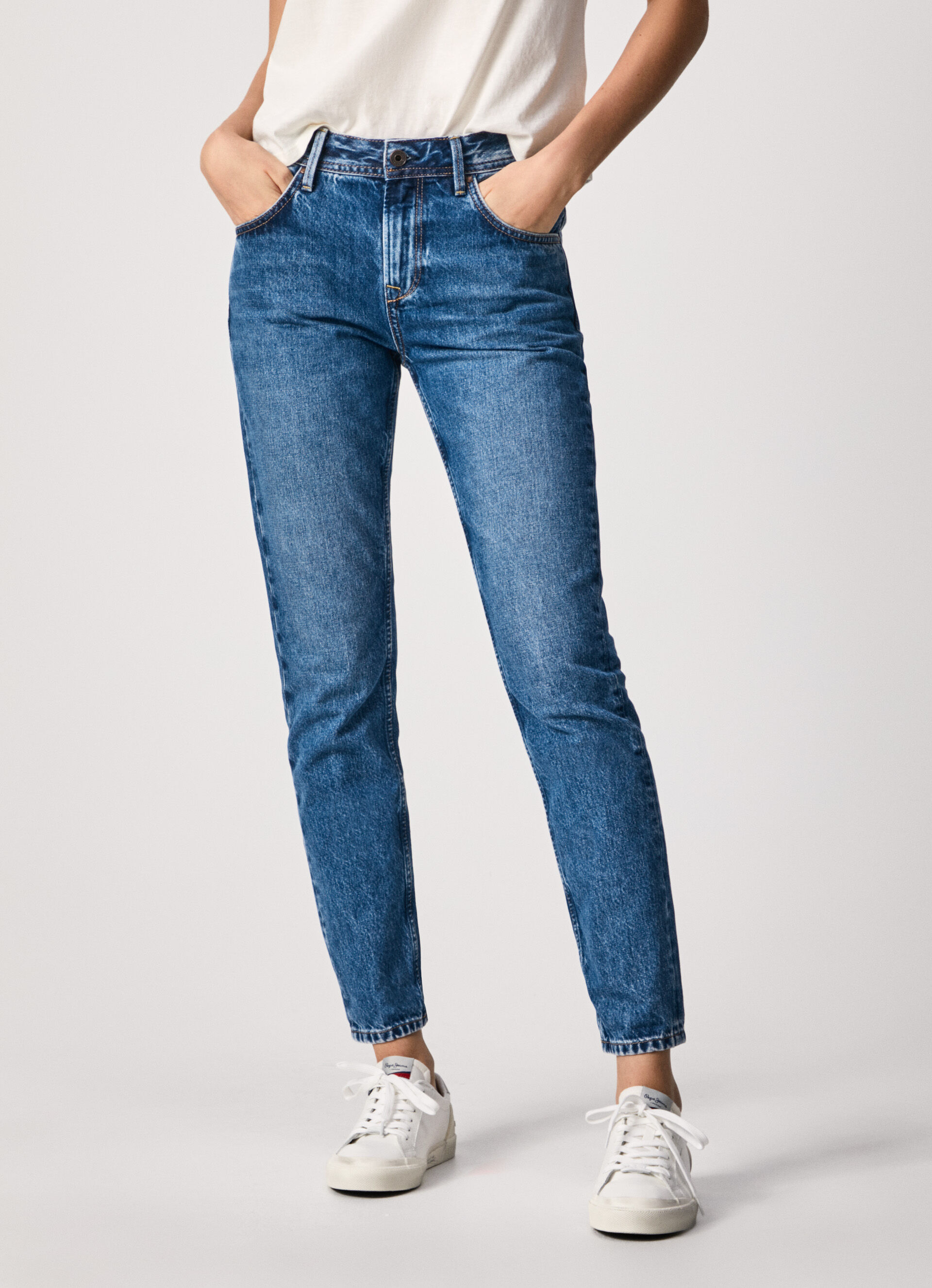 VIOLET MOM CARROT FIT HIGH WAIST JEANS 