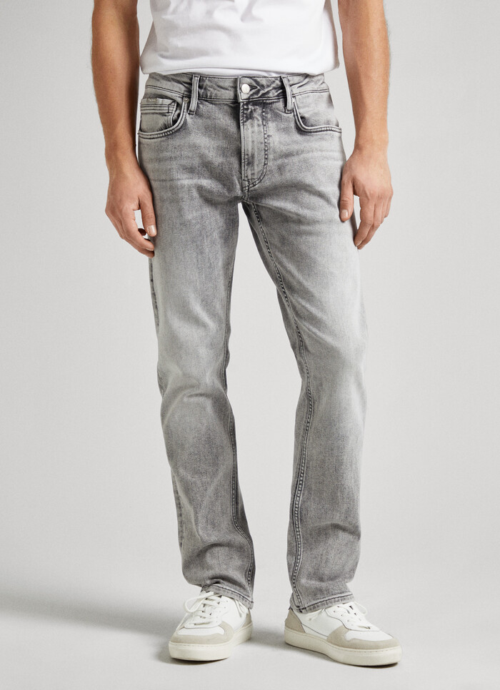 MID-RISE STRAIGHT FIT JEANS