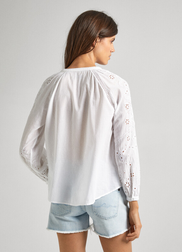 EMBROIDERY DETAIL BLOUSE