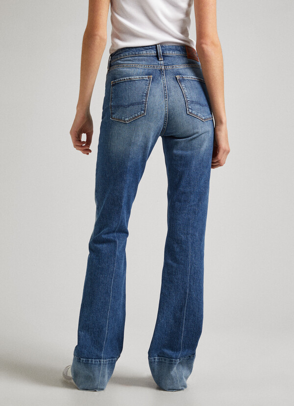 HIGH-RISE BOOTCUT FIT JEANS