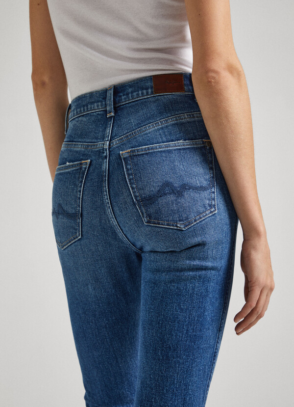 HIGH-RISE SLIM FIT JEANS - BETTY