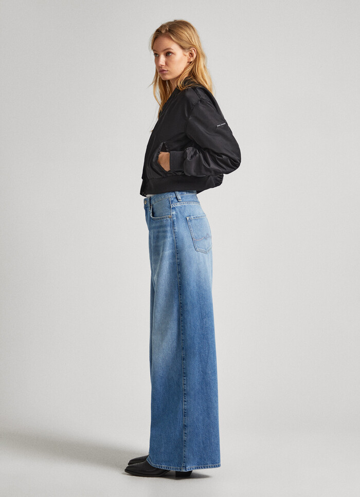 HIGH-RISE WIDE FIT JEANS