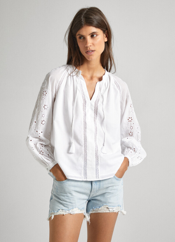 EMBROIDERY DETAIL BLOUSE