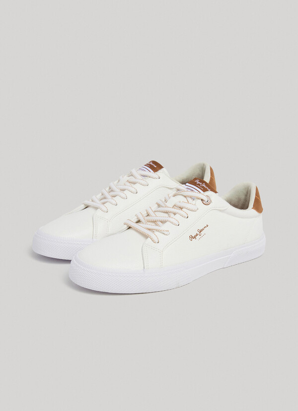 CLASSIC TRAINERS WITH LACE-UP FASTENING