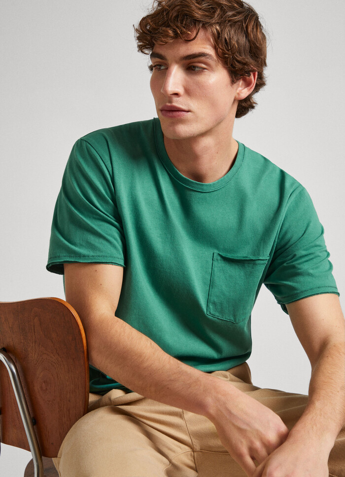 REGULAR FIT T-SHIRT WITH FRONT POCKET