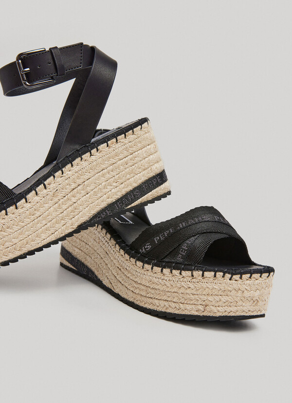 WEDGE SANDALS WITH CROSSED STRAPS