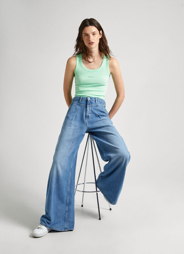 HIGH-RISE WIDE FIT JEANS