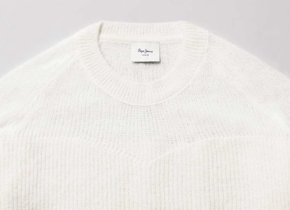 Knitwear collection model 